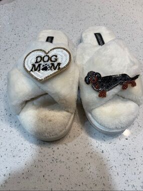 Laines London White Plush 'Dog Mom' Heart & Dachshund Slide Slippers